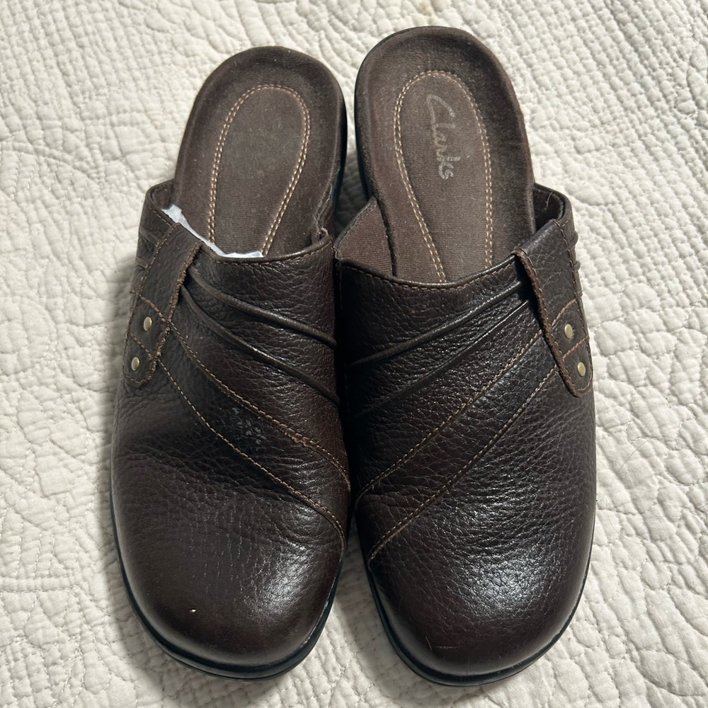 Clark’s brown leather clogs. Size 7.5